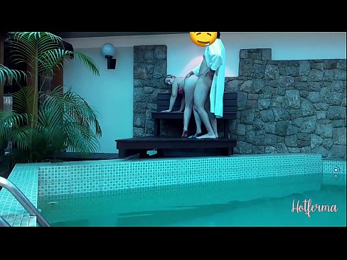 ❤️ El cap convida la criada a la piscina, però no va poder resistir-se a una calor ❤️❌ Vídeo de merda al ca.tube-sexer.ru ❤