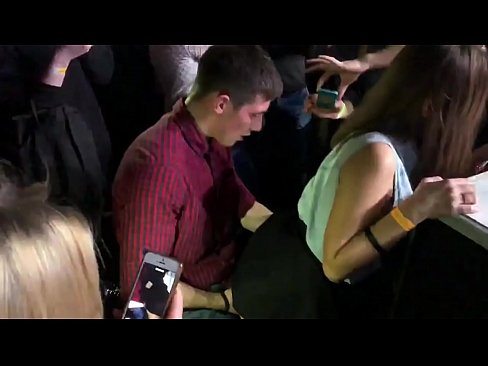 ❤️ Sexe real en una discoteca russa. Noia russa de 18 anys a l'anus i la vagina follada en una discoteca ❤️❌ Vídeo de merda al ca.tube-sexer.ru ❤